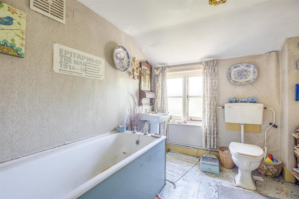 110 Totteridge Road, HP13 6 EX-6.jpg