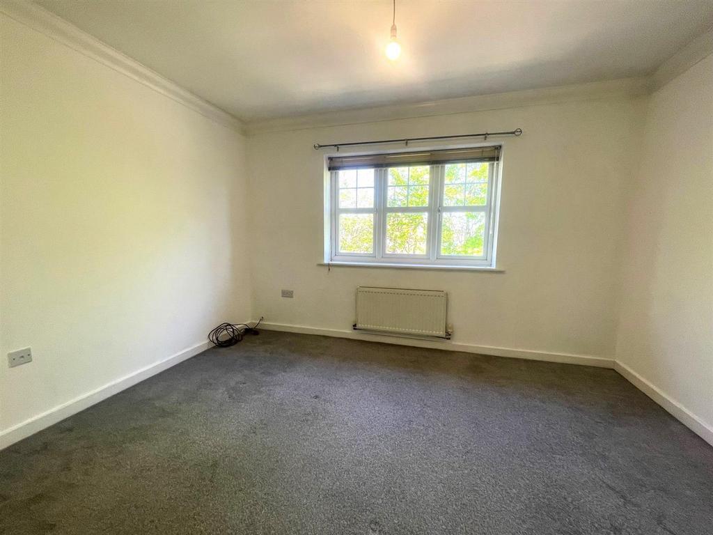 Bedroom 1.jpg