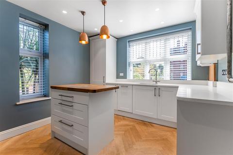 undefined, Portsmouth Road, Surbiton