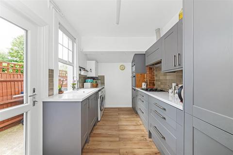 30 Lower Road, Kenley, CR8 5NB