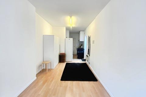 1 bedroom flat to rent, Foresters Drive, Wallington SM6