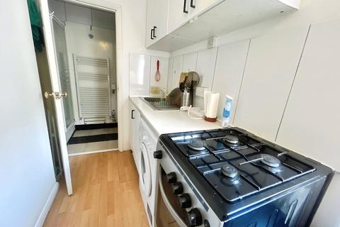 1 bedroom flat to rent, Foresters Drive, Wallington SM6