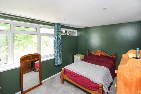 2 bedroom flat for sale, Ifield Drive, Crawley, West Sussex. RH11 0HD