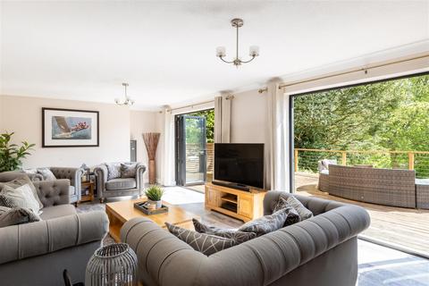5 bedroom detached house for sale, Wilderness Road, Oxted