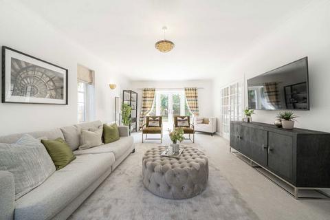 15 Castle Road, Weybridge, KT13 9QP