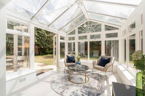15 Castle Road, Weybridge, KT13 9QP