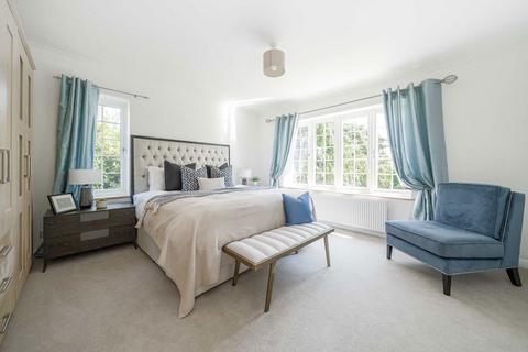15 Castle Road, Weybridge, KT13 9QP