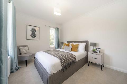 15 Castle Road, Weybridge, KT13 9QP