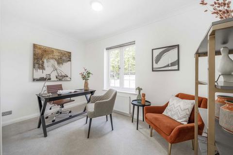 15 Castle Road, Weybridge, KT13 9QP