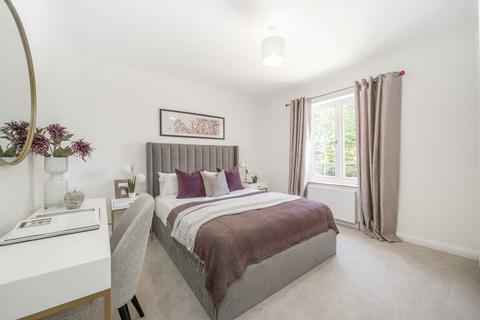 15 Castle Road, Weybridge, KT13 9QP