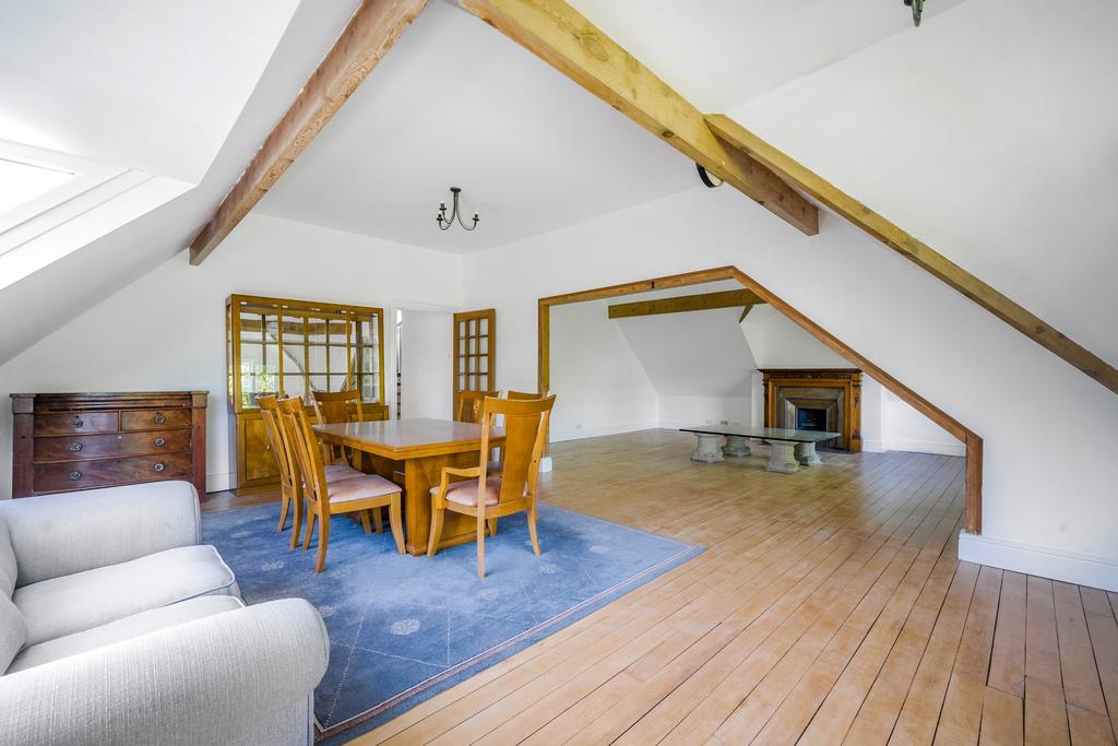 House in Leeds, West Yorkshire - View 4