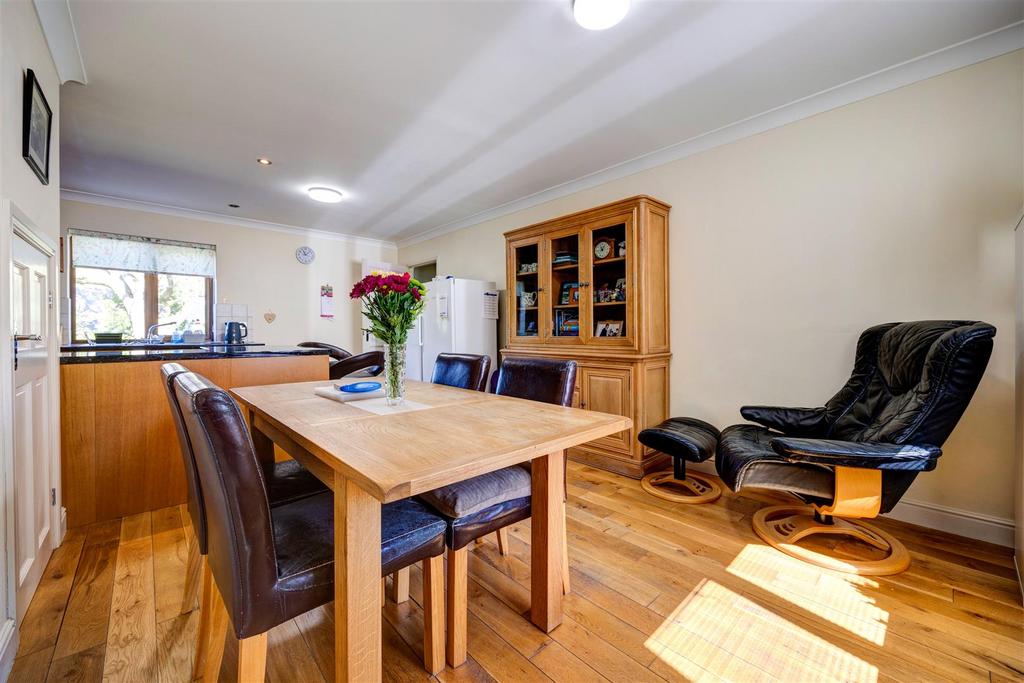 Kitchen Diner 02.jpg