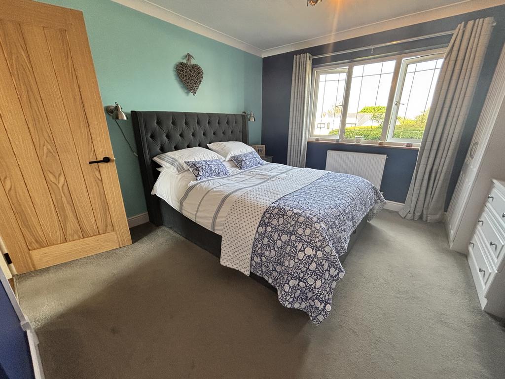 Downstairs Double Bedroom 1