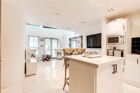 3 bedroom end of terrace house to rent, Archer Mews, London, SW9