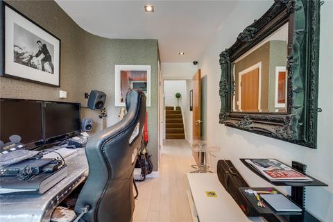 3 bedroom end of terrace house to rent, Archer Mews, London, SW9