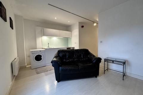 Studio to rent, Manor Mills, Ingram Street