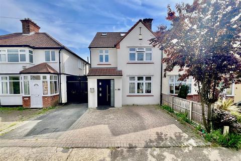 4 bedroom semi-detached house for sale, Dorset Waye, Heston TW5