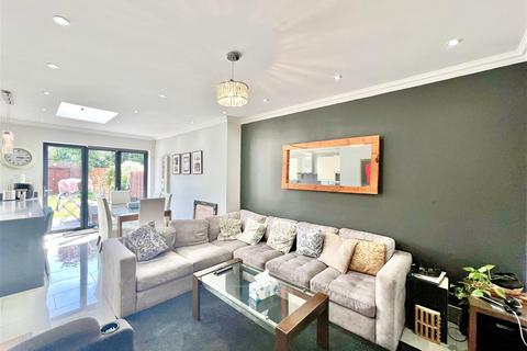 4 bedroom semi-detached house for sale, Dorset Waye, Heston TW5
