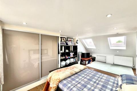 4 bedroom semi-detached house for sale, Dorset Waye, Heston TW5