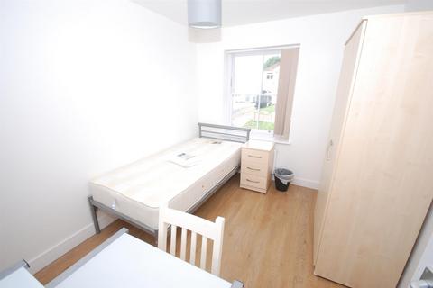 5 bedroom private hall to rent, Heathcote Road, Leamington Spa