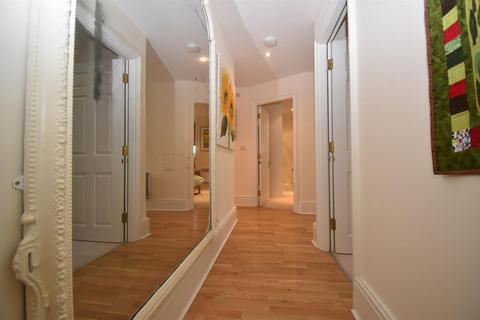 2 bedroom apartment to rent, Clarence Mansions, Leamington Spa