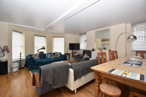 2 bedroom apartment to rent, Clarence Mansions, Leamington Spa