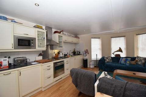 2 bedroom apartment to rent, Clarence Mansions, Leamington Spa