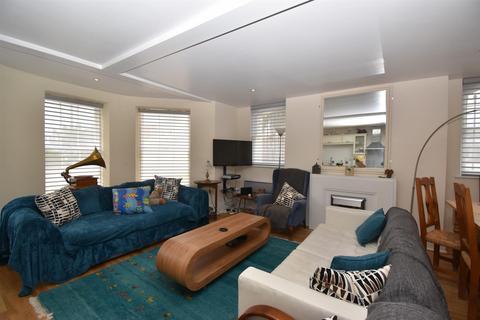 2 bedroom apartment to rent, Clarence Mansions, Leamington Spa