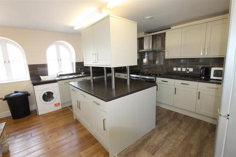 1 bedroom private hall to rent, Station House, Old Warwick Road,