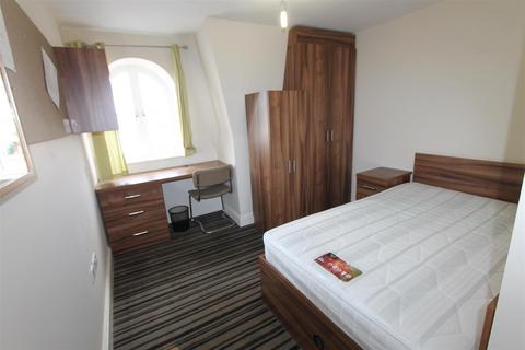 1 bedroom private hall to rent, Station House, Old Warwick Road,