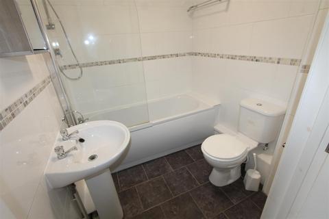 1 bedroom private hall to rent, Station House, Old Warwick Road,