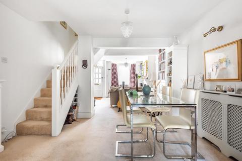 2 bedroom terraced house to rent, Queens Road