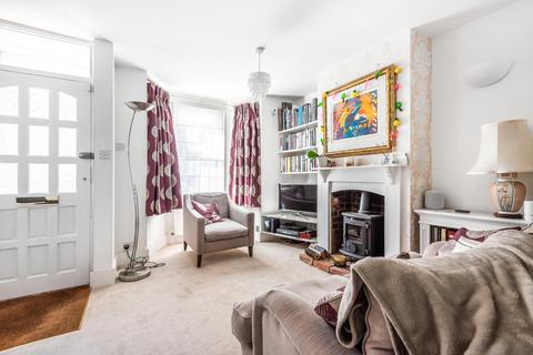 2 bedroom terraced house to rent, Queens Road