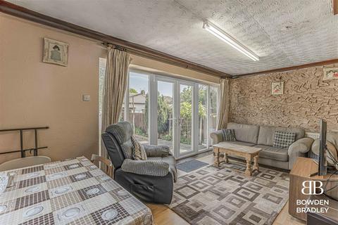 31 Epping Close, Romford, RM7 8BH