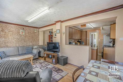 31 Epping Close, Romford, RM7 8BH
