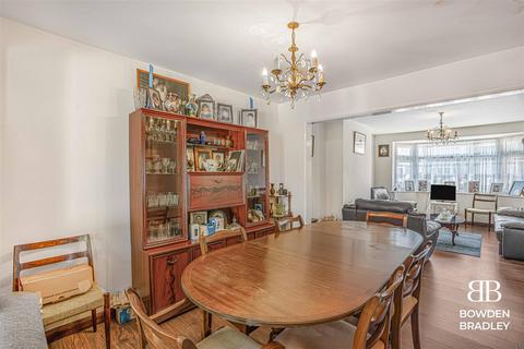 31 Epping Close, Romford, RM7 8BH