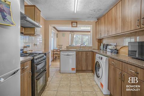 31 Epping Close, Romford, RM7 8BH