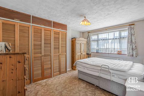 31 Epping Close, Romford, RM7 8BH
