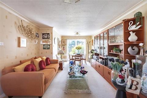 3 bedroom detached house for sale, Fontwell Park Gardens, Hornchurch, RM12