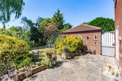3 bedroom detached house for sale, Fontwell Park Gardens, Hornchurch, RM12