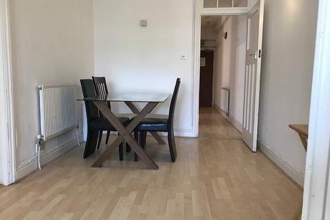 3 bedroom flat to rent, Queensway, London W2