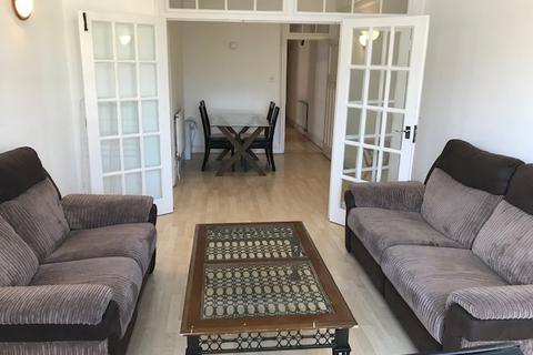 3 bedroom flat to rent, Queensway, London W2
