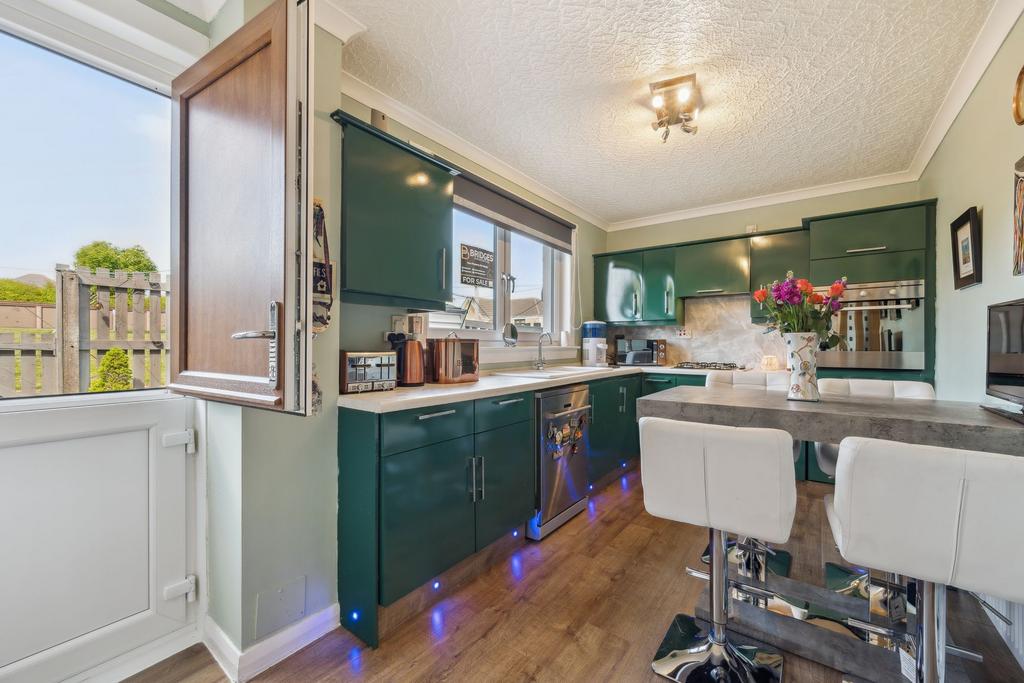 Kitchen / Dining Area