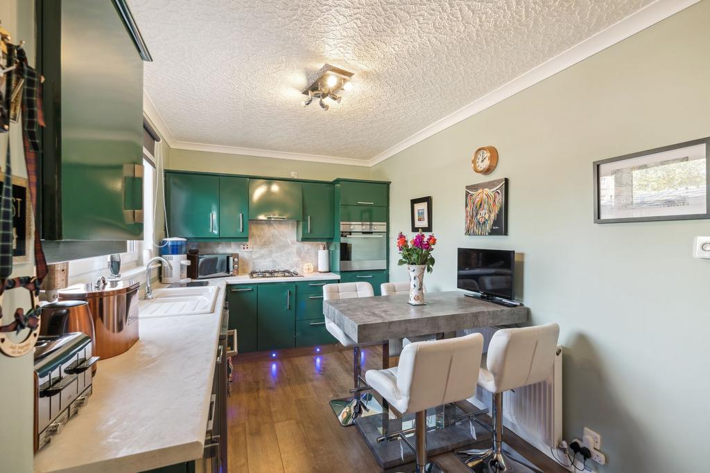 Kitchen / Dining Area