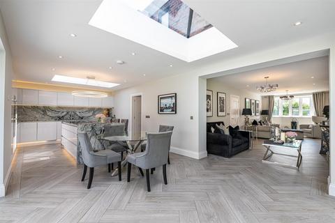 4 bedroom detached house for sale, Sealand Road, Sealand