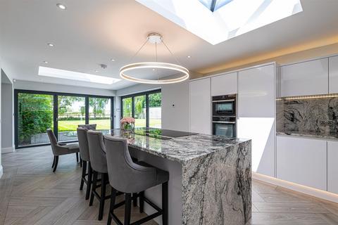 4 bedroom detached house for sale, Sealand Road, Sealand