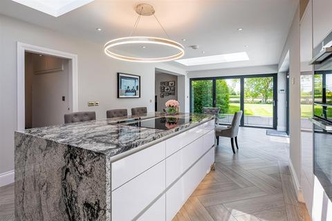 4 bedroom detached house for sale, Sealand Road, Sealand