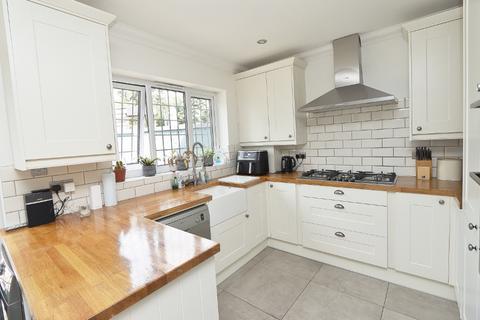 6 Ferndale Road, Romford, RM5 3ER