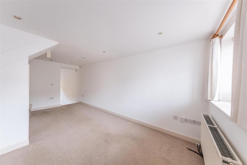 3 Broxton Hall Mews-006.jpg