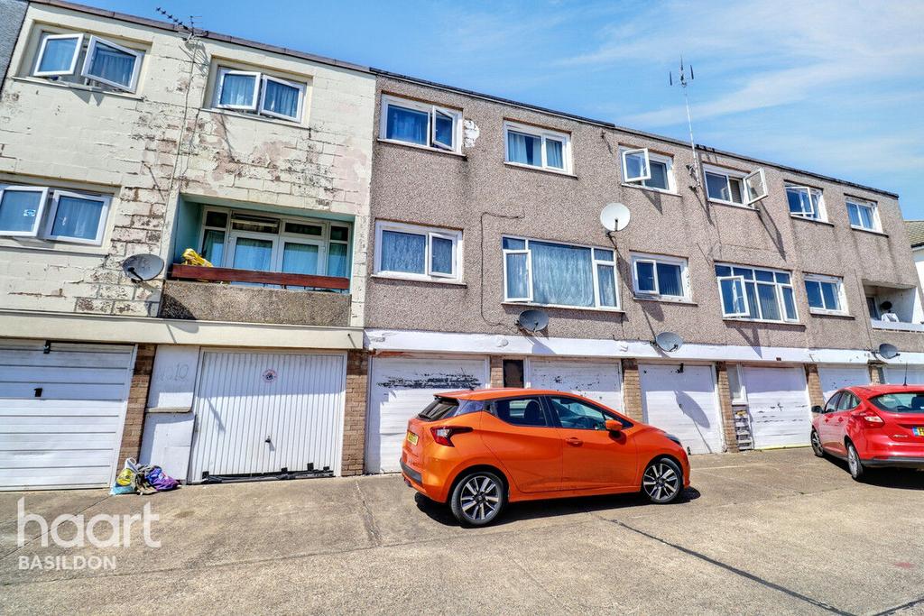Maydells Basildn Sturrocks, Basildon 3 bed townhouse - £280,000
